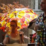 Ein Platzregen beendete das Konzert von "Wladiwostok". Aber er brachte die ersehnte Abkühlung. Regenschirm TFF Rudolstadt