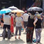 Ob Regenschirme auch gegen die Hitze halfen? Sommerhitze TFF Rudolstadt